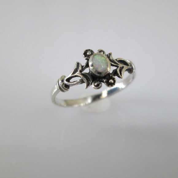 Dainty Sterling Silver White OPAL Ring>Opal ring,925 Opal ring,Small Silver ring - Picture 5 of 6